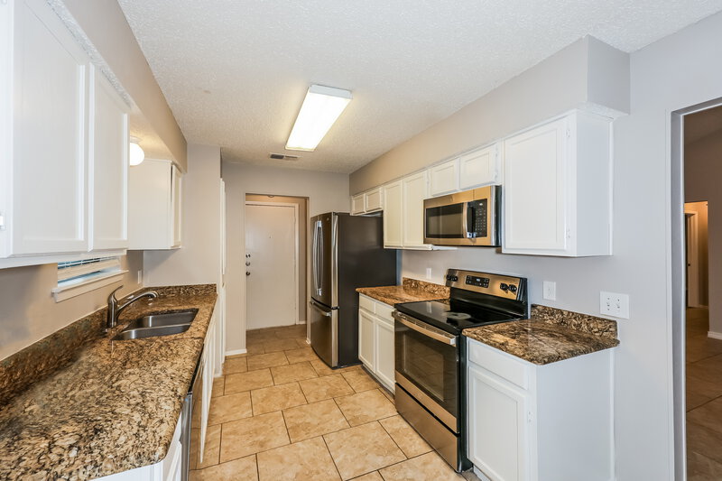 1,940/Mo, 1837 Heidelberg Dr Fort Worth, TX 76134 Kitchen View 2