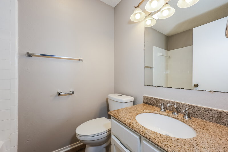1,940/Mo, 1837 Heidelberg Dr Fort Worth, TX 76134 Main Bathroom View