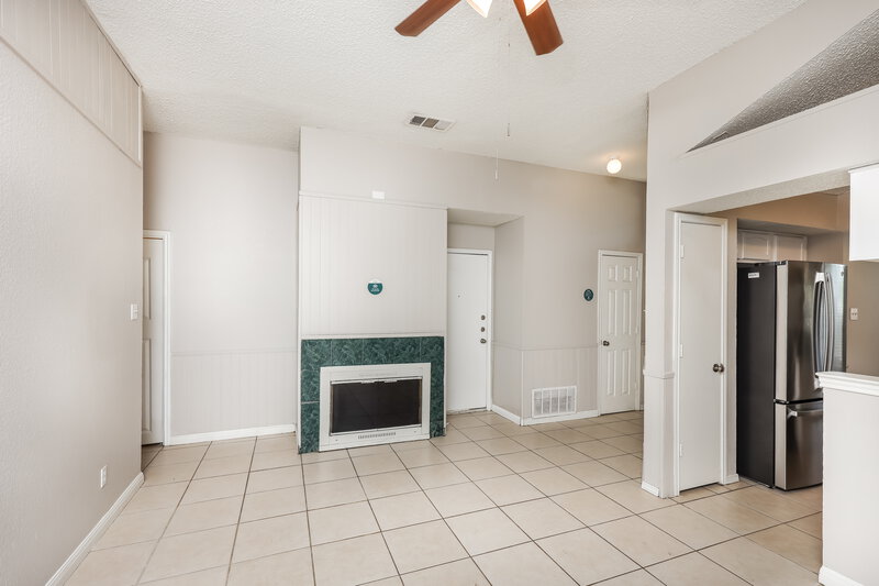 1,610/Mo, 1416 Horncastle St Fort Worth, TX 76134 Living Room View