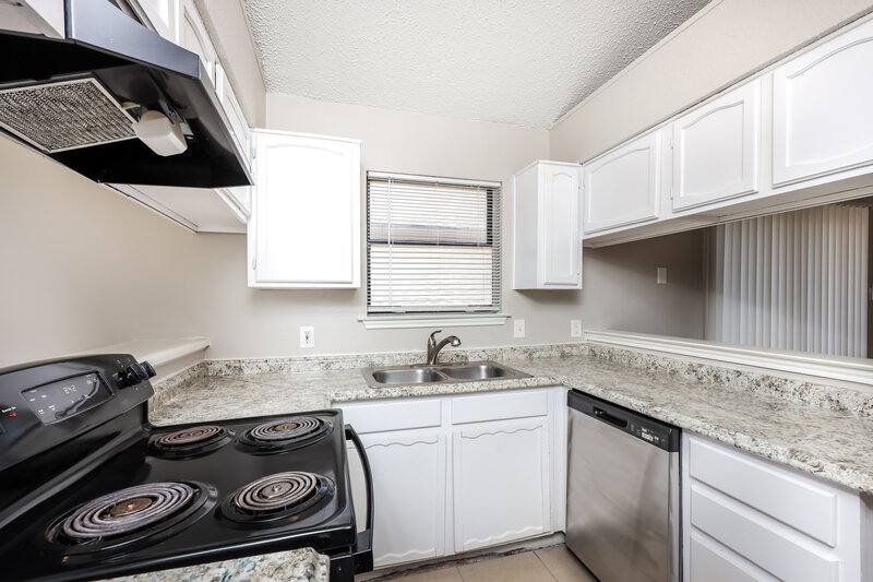 1,610/Mo, 1416 Horncastle St Fort Worth, TX 76134 Kitchen View 2