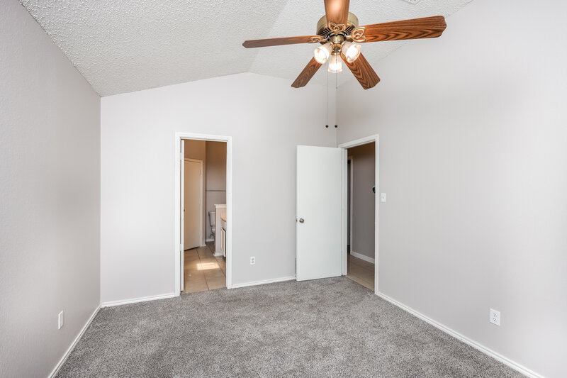 1,610/Mo, 1416 Horncastle St Fort Worth, TX 76134 Main Bedroom View