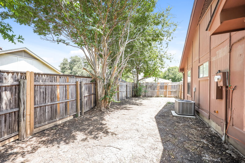 1,610/Mo, 1416 Horncastle St Fort Worth, TX 76134 Rear View