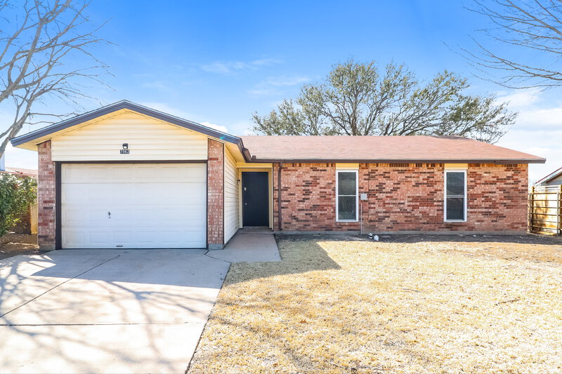2,270/Mo, 7962 Southbrook Circle Fort Worth, TX 76134 External View