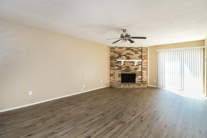 2,270/Mo, 7962 Southbrook Circle Fort Worth, TX 76134 Living Room View