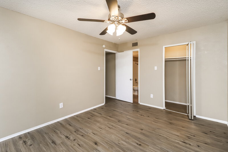 2,270/Mo, 7962 Southbrook Circle Fort Worth, TX 76134 Main Bedroom View 2