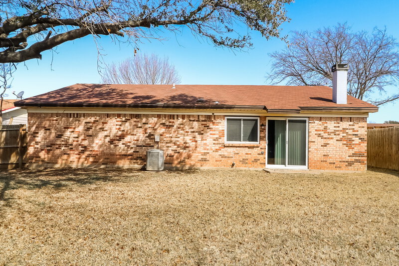 2,270/Mo, 7962 Southbrook Circle Fort Worth, TX 76134 Rear View