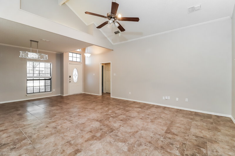 2,055/Mo, 1609 Willow Park Dr Fort Worth, TX 76134 Living Room View