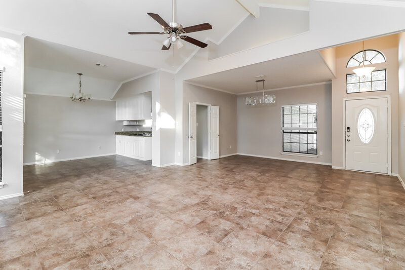 2,055/Mo, 1609 Willow Park Dr Fort Worth, TX 76134 Living Room View 4