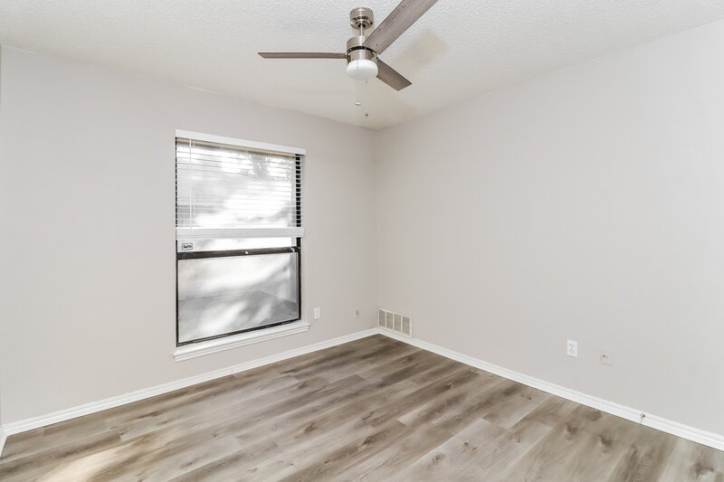 2,055/Mo, 1609 Willow Park Dr Fort Worth, TX 76134 Bedroom View 2