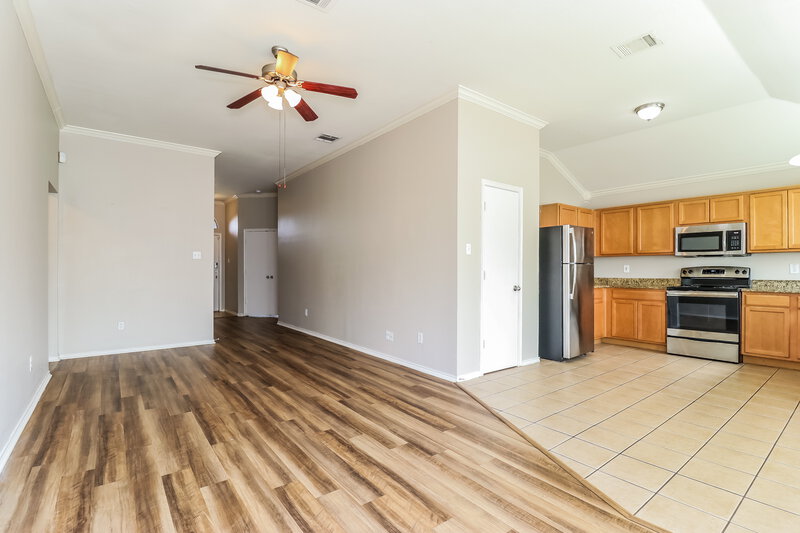 1,865/Mo, 2145 Shane Ave Fort Worth, TX 76134 Living Room View 2