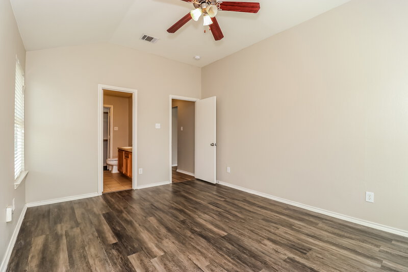 1,865/Mo, 2145 Shane Ave Fort Worth, TX 76134 Main Bedroom View