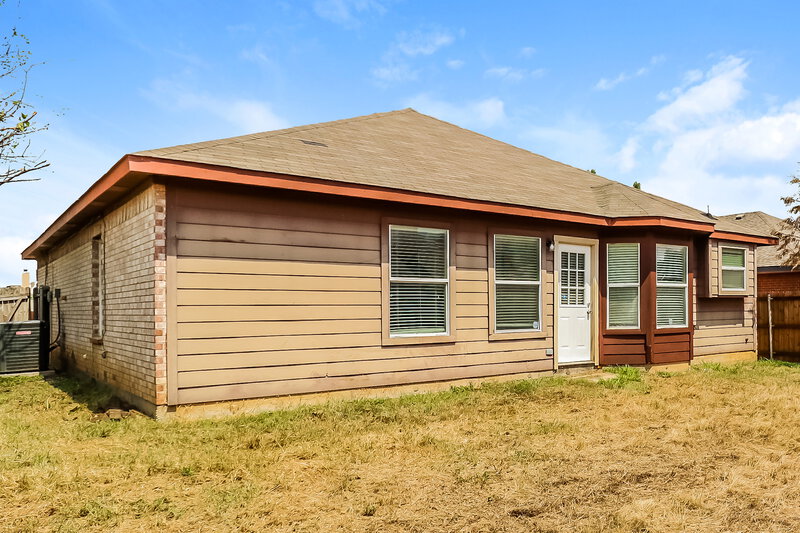 1,865/Mo, 2145 Shane Ave Fort Worth, TX 76134 Rear View