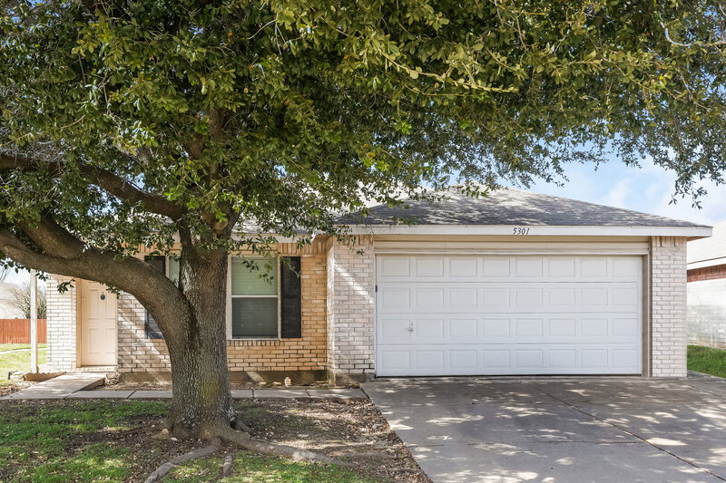 2,000/Mo, 5301 Prestwick Dr Fort Worth, TX 76135 External View