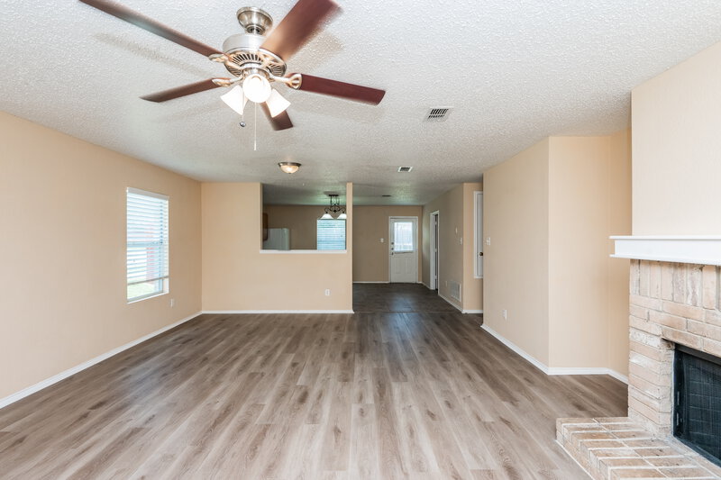 2,030/Mo, 5301 Prestwick Dr Fort Worth, TX 76135 Living Room View 3