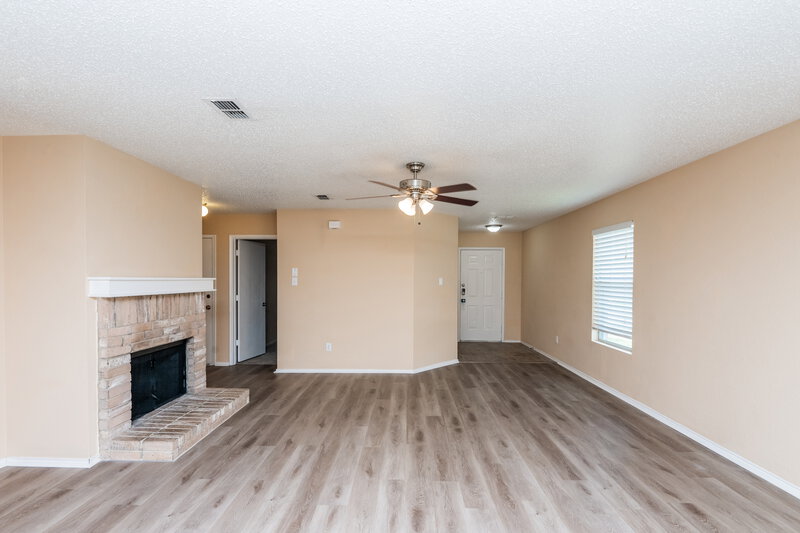 2,030/Mo, 5301 Prestwick Dr Fort Worth, TX 76135 Living Room View 4