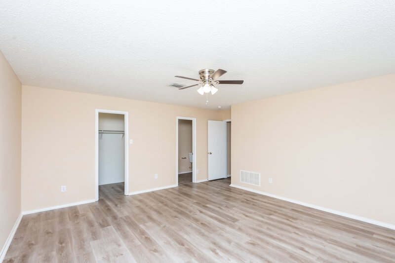 2,030/Mo, 5301 Prestwick Dr Fort Worth, TX 76135 Main Bedroom View 2