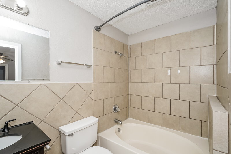 1,815/Mo, 6721 Rhea Ridge Dr Fort Worth, TX 76135 Main Bathroom View