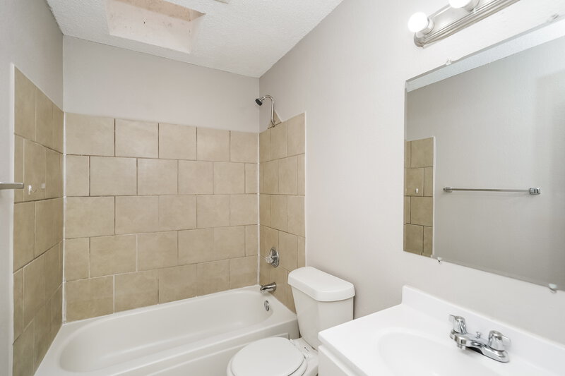 1,815/Mo, 6721 Rhea Ridge Dr Fort Worth, TX 76135 Bathroom View