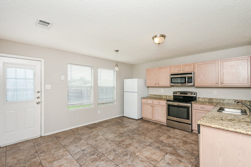 1,780/Mo, 5717 Glenshee Dr Fort Worth, TX 76135 Kitchen View 3