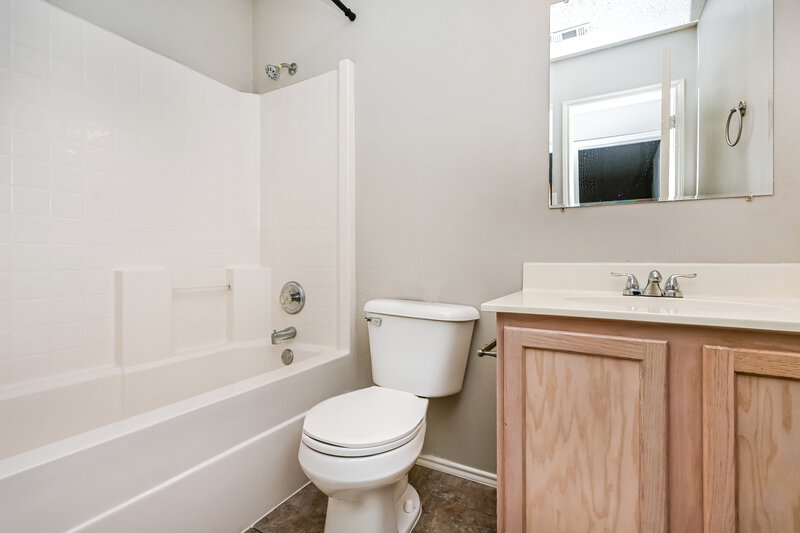 1,780/Mo, 5717 Glenshee Dr Fort Worth, TX 76135 Bathroom View