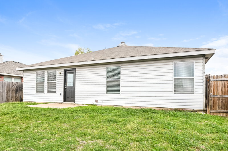 1,780/Mo, 5717 Glenshee Dr Fort Worth, TX 76135 Rear View