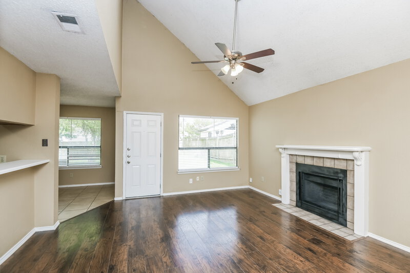 1,905/Mo, 7412 Blackthorn Dr Fort Worth, TX 76137 Living Room View