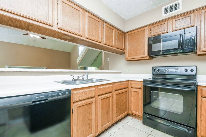 1,905/Mo, 7412 Blackthorn Dr Fort Worth, TX 76137 Kitchen View