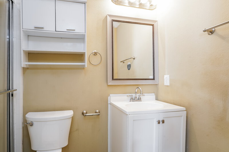 1,860/Mo, 4648 Prewett Rd Fort Worth, TX 76137 Main Bathroom View