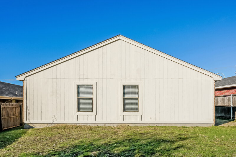 1,860/Mo, 4648 Prewett Rd Fort Worth, TX 76137 Rear View