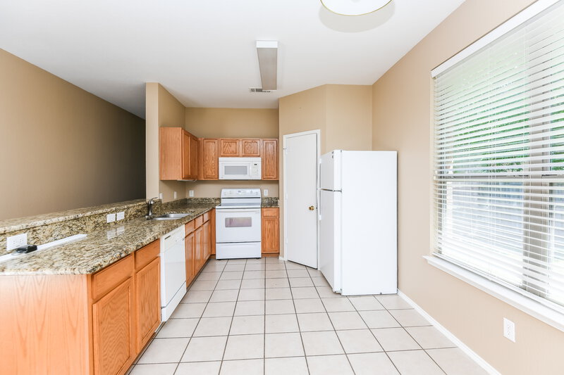 2,335/Mo, 5616 Desert Willow Ct Fort Worth, TX 76137 Kitchen View