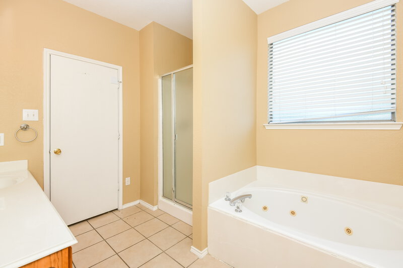 2,335/Mo, 5616 Desert Willow Ct Fort Worth, TX 76137 Master Bathroom View