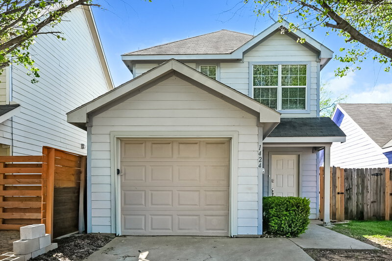 2,200/Mo, 1424 Pine Ln Fort Worth, TX 76140 External View