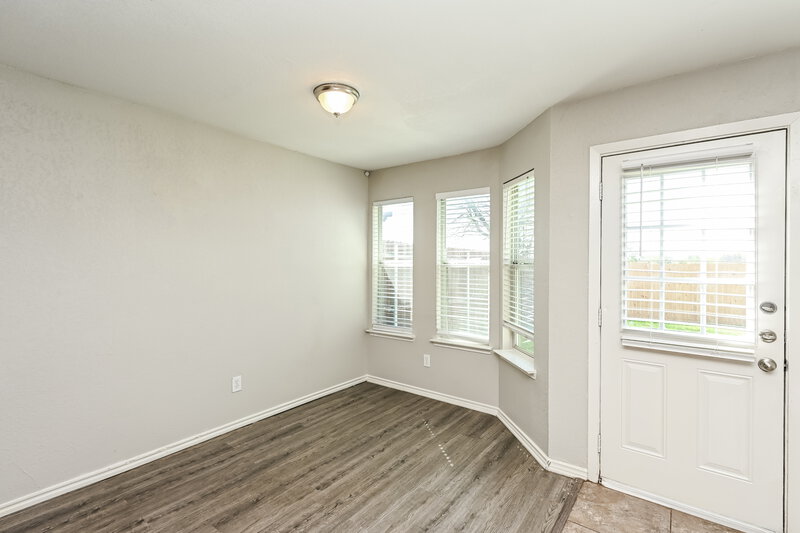 2,200/Mo, 1424 Pine Ln Fort Worth, TX 76140 Dining Room View