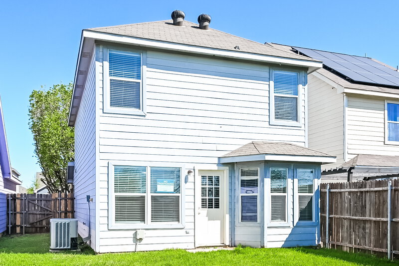 2,200/Mo, 1424 Pine Ln Fort Worth, TX 76140 Rear View