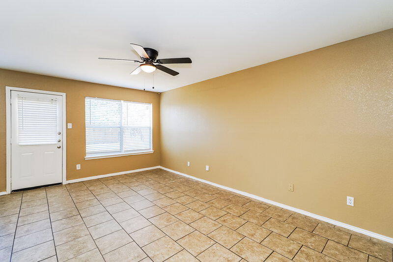 1,720/Mo, 1456 Pine Ln Fort Worth, TX 76140 Living Room View 3