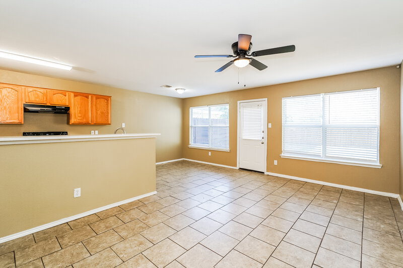 1,720/Mo, 1456 Pine Ln Fort Worth, TX 76140 Living Room View 4