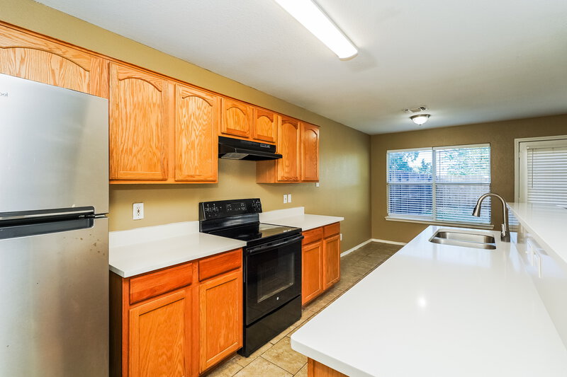 1,720/Mo, 1456 Pine Ln Fort Worth, TX 76140 Kitchen View