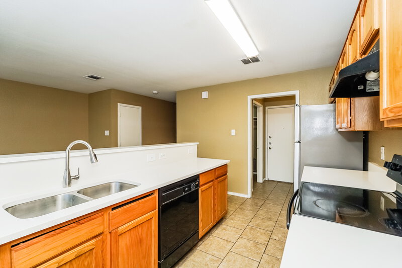 1,720/Mo, 1456 Pine Ln Fort Worth, TX 76140 Kitchen View 2