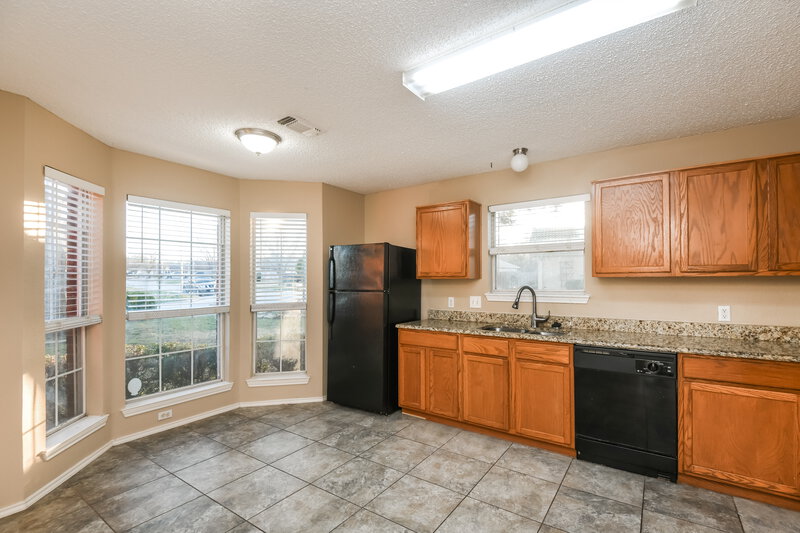 1,875/Mo, 3503 Nantucket Dr Forest Hill, TX 76140 Kitchen View