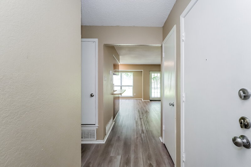 2,055/Mo, 544 Chambers Creek Dr S Everman, TX 76140 Foyer View