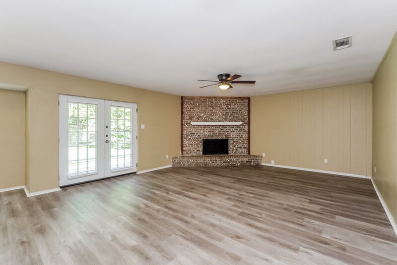 2,055/Mo, 544 Chambers Creek Dr S Everman, TX 76140 Living Room View