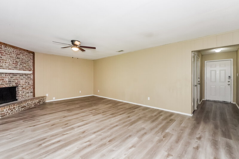 2,055/Mo, 544 Chambers Creek Dr S Everman, TX 76140 Living Room View 2