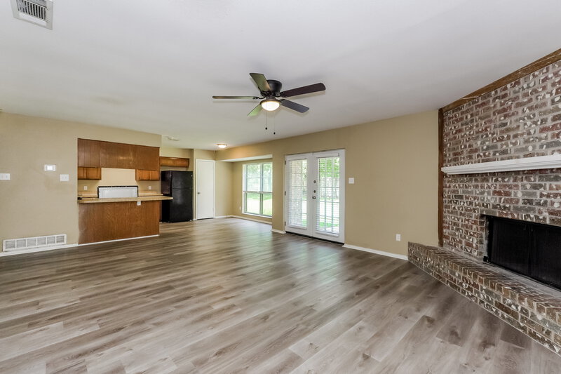 2,055/Mo, 544 Chambers Creek Dr S Everman, TX 76140 Living Room View 3