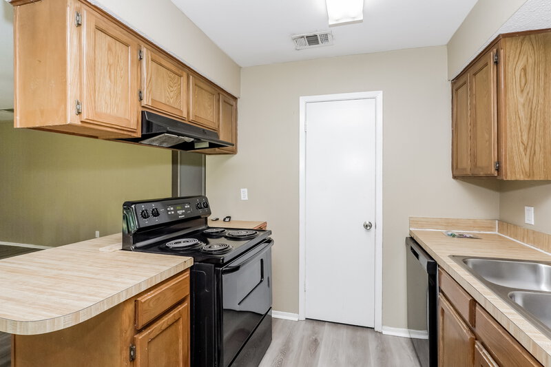2,055/Mo, 544 Chambers Creek Dr S Everman, TX 76140 Kitchen View