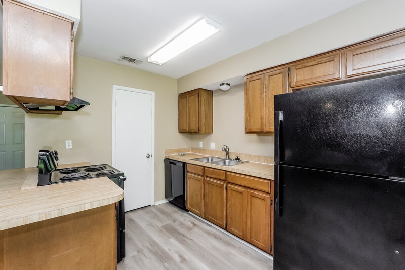 2,055/Mo, 544 Chambers Creek Dr S Everman, TX 76140 Kitchen View 2