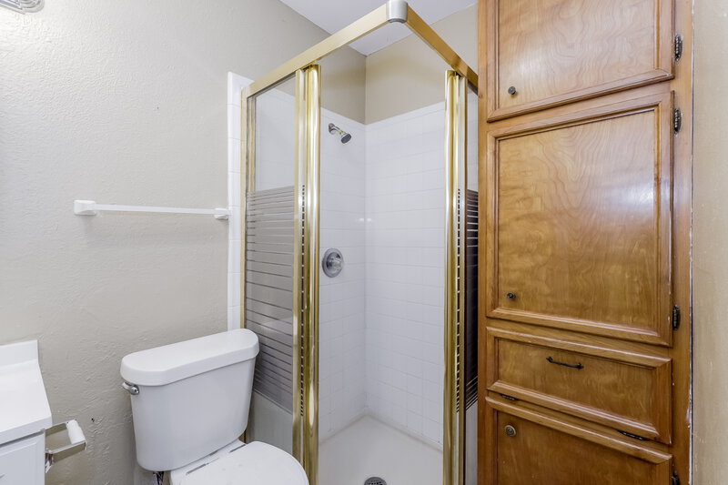 2,055/Mo, 544 Chambers Creek Dr S Everman, TX 76140 Main Bathroom View