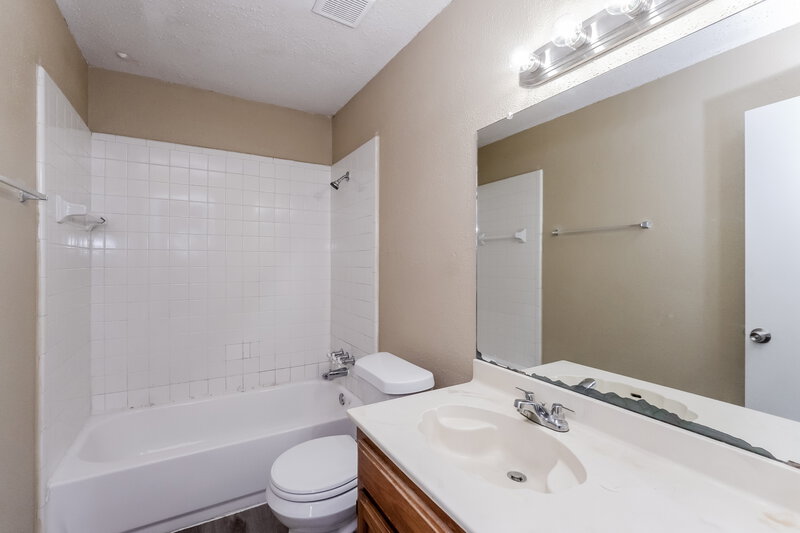 2,055/Mo, 544 Chambers Creek Dr S Everman, TX 76140 Bathroom View