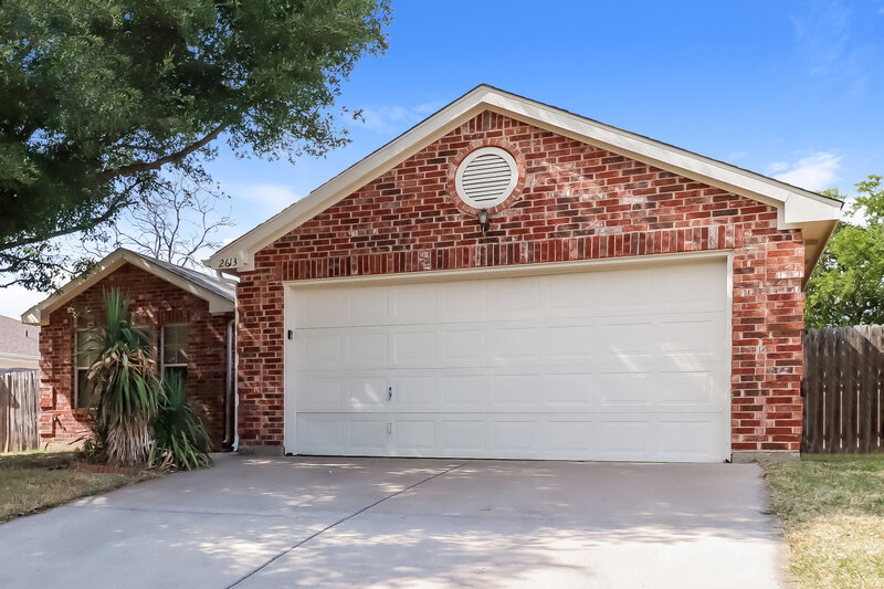 1,975/Mo, 2613 Crix Ln Fort Worth, TX 76140 Front View