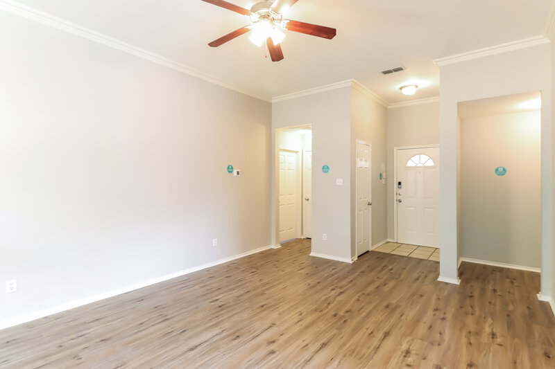 1,975/Mo, 2613 Crix Ln Fort Worth, TX 76140 Living Room View