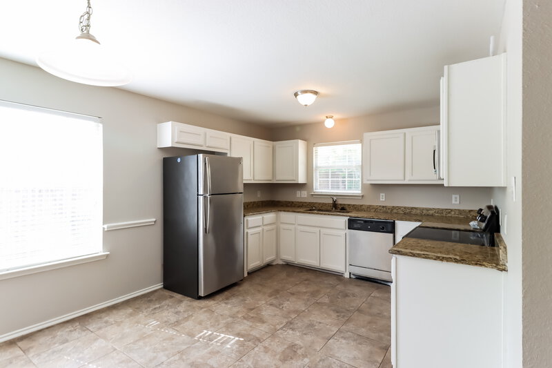 1,975/Mo, 2613 Crix Ln Fort Worth, TX 76140 Kitchen View